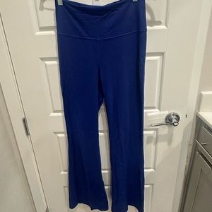 Lululemon Groove Super-High-Rise Flared Pant Nulu
Regular